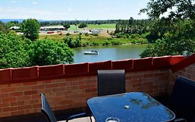 Windsor River View Inn